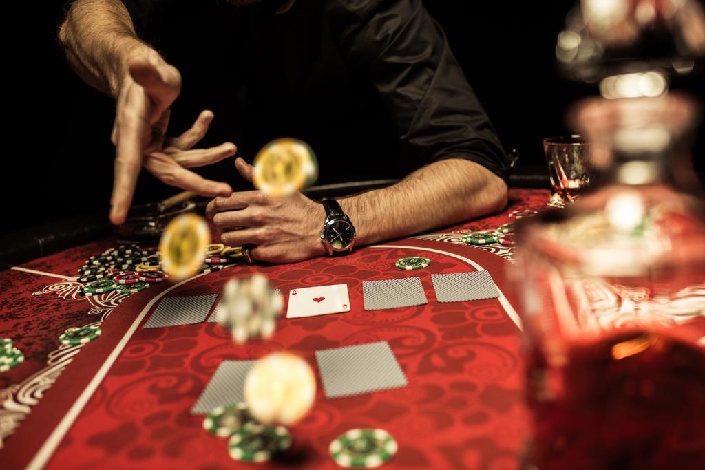 Winning combinations in poker